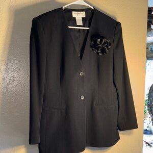 Jones New York black collarless V-neck button down blazer with removable satin